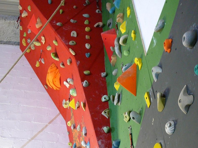  vieni alla parete da arrampicata 